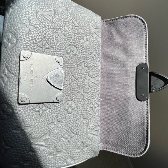 Louis Vuitton Men Messenger bag S-lock very new - Picture 3 of 5